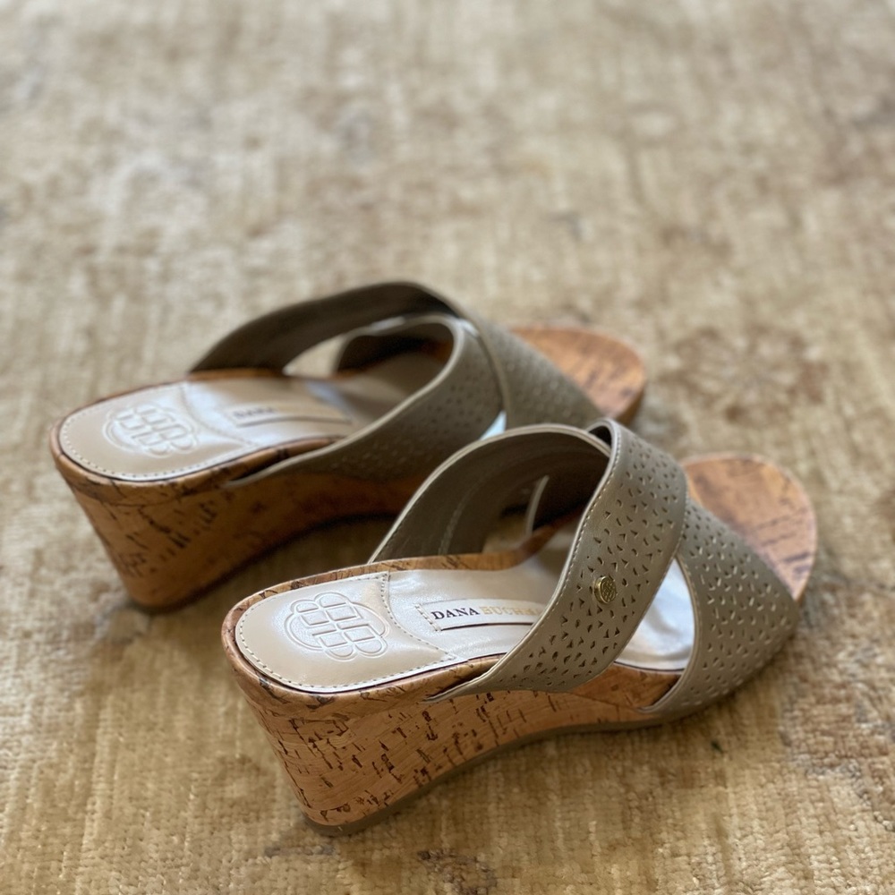NWOB Dana Buchman Criss Cross Cork Slide Wedges, Muted Gold, Size 6.NWOB - Picture 8 of 14